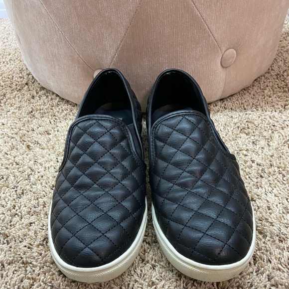 Steve Madden Shoes - Steve Madden quilted sneakers